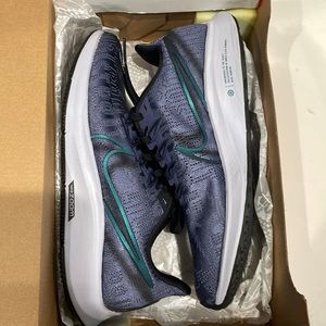 Nike Air Zoom Pegasus size 6